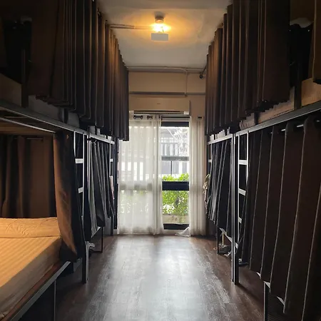 Hobnob Hostel (Adults Only)-2